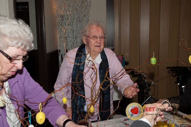20150322 frans versteden fotografie - tilburginbeeld FRVE0765.jpg - eet met je hart lunch en creatieve workshop paastakken maken